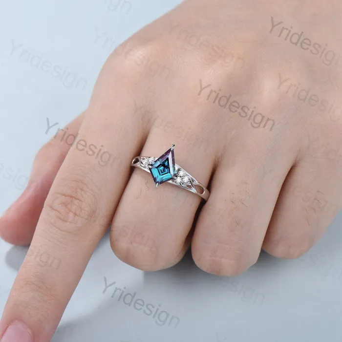 Rings Vintage Alexandrite Engagement Ring Kite Shaped Color Changing Wedding Ring Women Infinity Promise Ring Valentines Day Gift Christmas Gift PENFINE