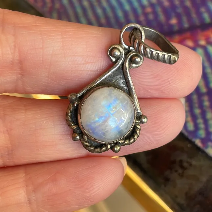Love Vintage Paris Necklaces Moonstone Pendant Sterling Silver Vintage Love Vintage Paris Necklaces Moonstone Pendant Sterling Silver Vintage