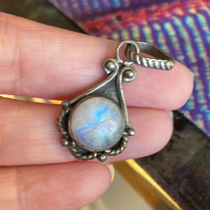 Love Vintage Paris Necklaces Moonstone Pendant Sterling Silver Vintage Love Vintage Paris Necklaces Moonstone Pendant Sterling Silver Vintage